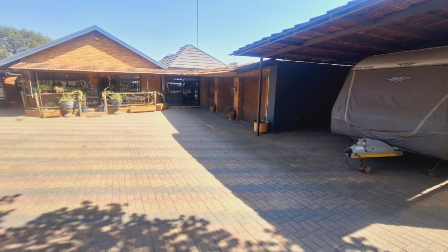 5 Bedroom Property for Sale in Vaalpark Free State